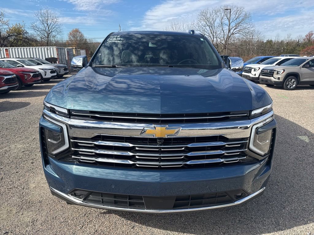 2025 Chevrolet Suburban Premier photo 3