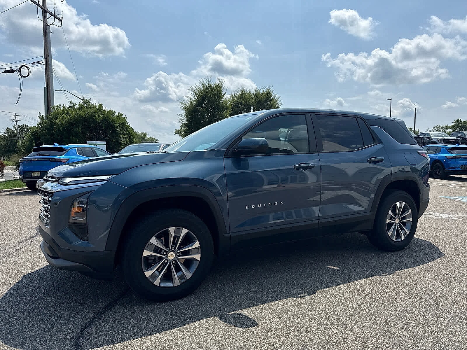 2025 Chevrolet Equinox LT photo 3