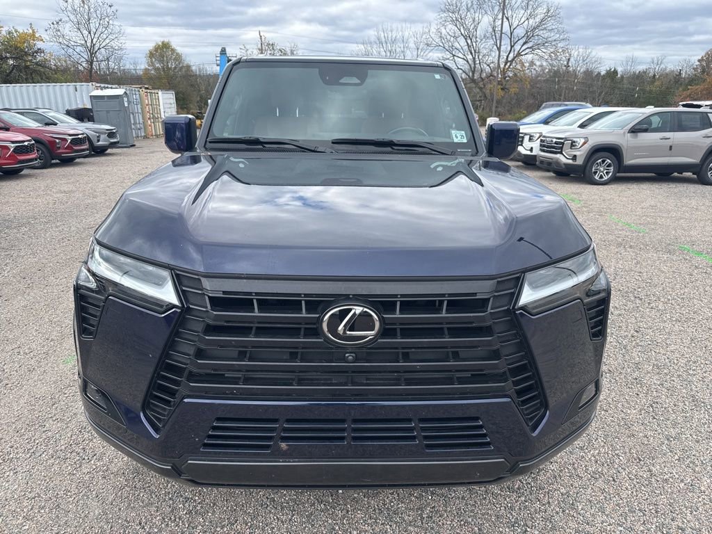 2024 Lexus GX 550 Luxury photo 3