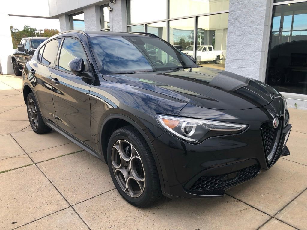 2022 Alfa Romeo Stelvio Sprint photo 3