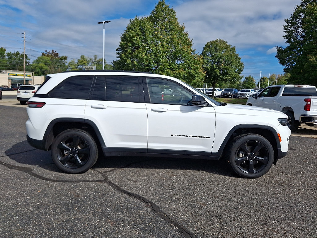 2023 Jeep Grand Cherokee Altitude - Photo 10