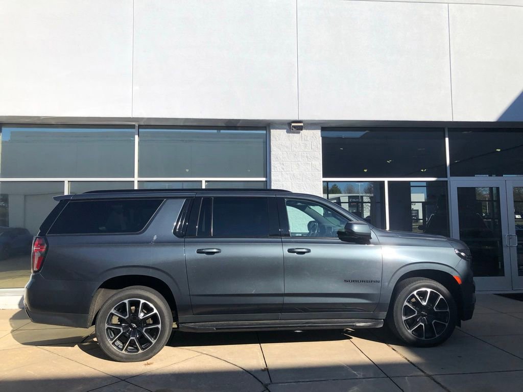 2021 Chevrolet Suburban RST photo 4