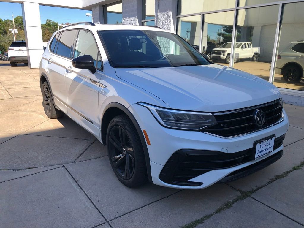 2023 Volkswagen Tiguan SE R-Line Black photo 3