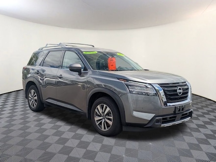 2023 Nissan Pathfinder SL