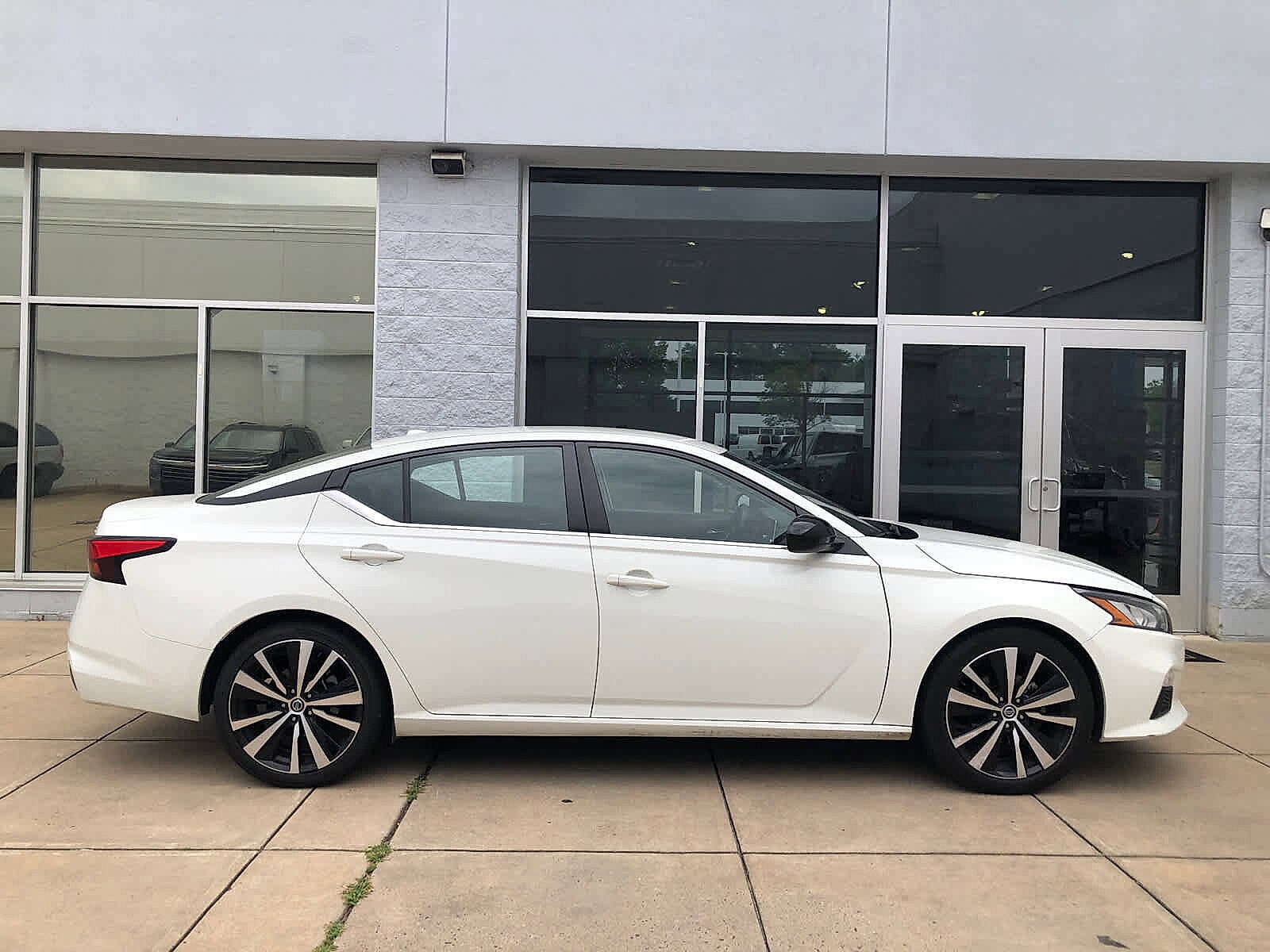 2022 Nissan Altima 2.5 SR photo 4