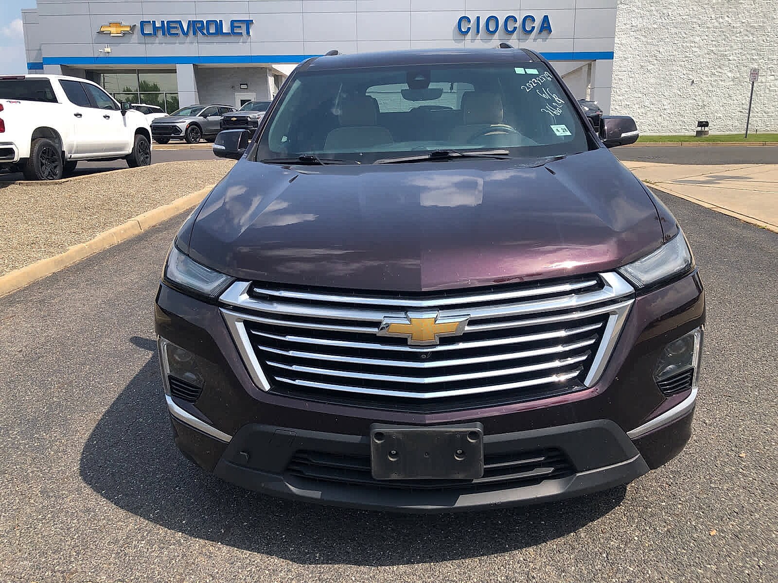 2023 Chevrolet Traverse Premier photo 2