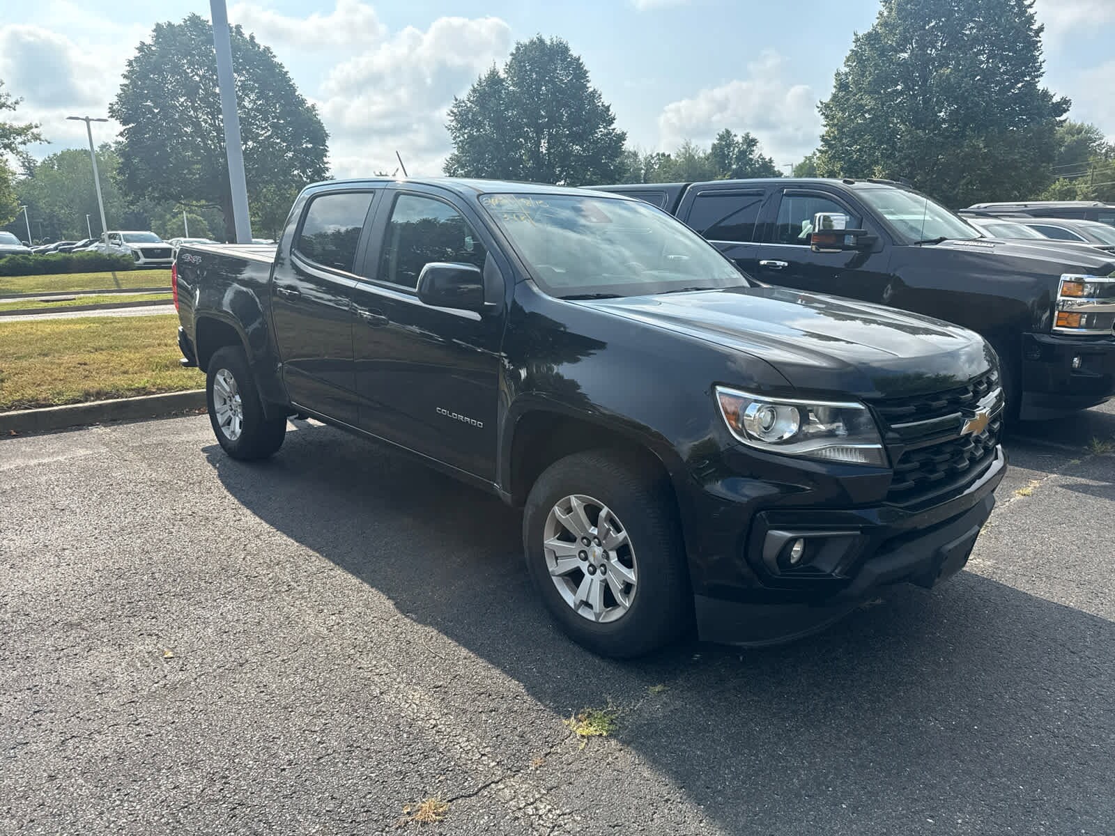 2021 Chevrolet Colorado LT photo 2