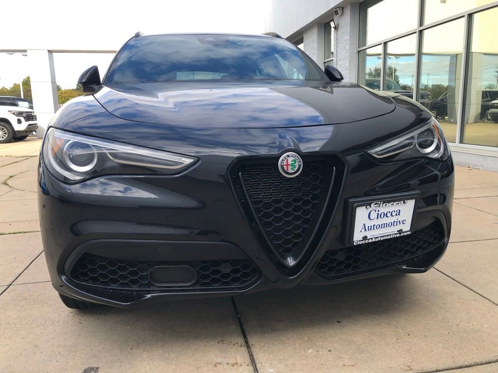 2022 Alfa Romeo Stelvio Sprint photo 2