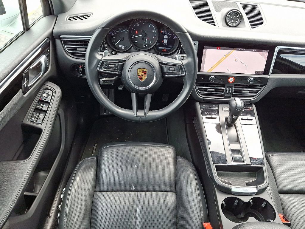 2022 Porsche Macan Base photo 2