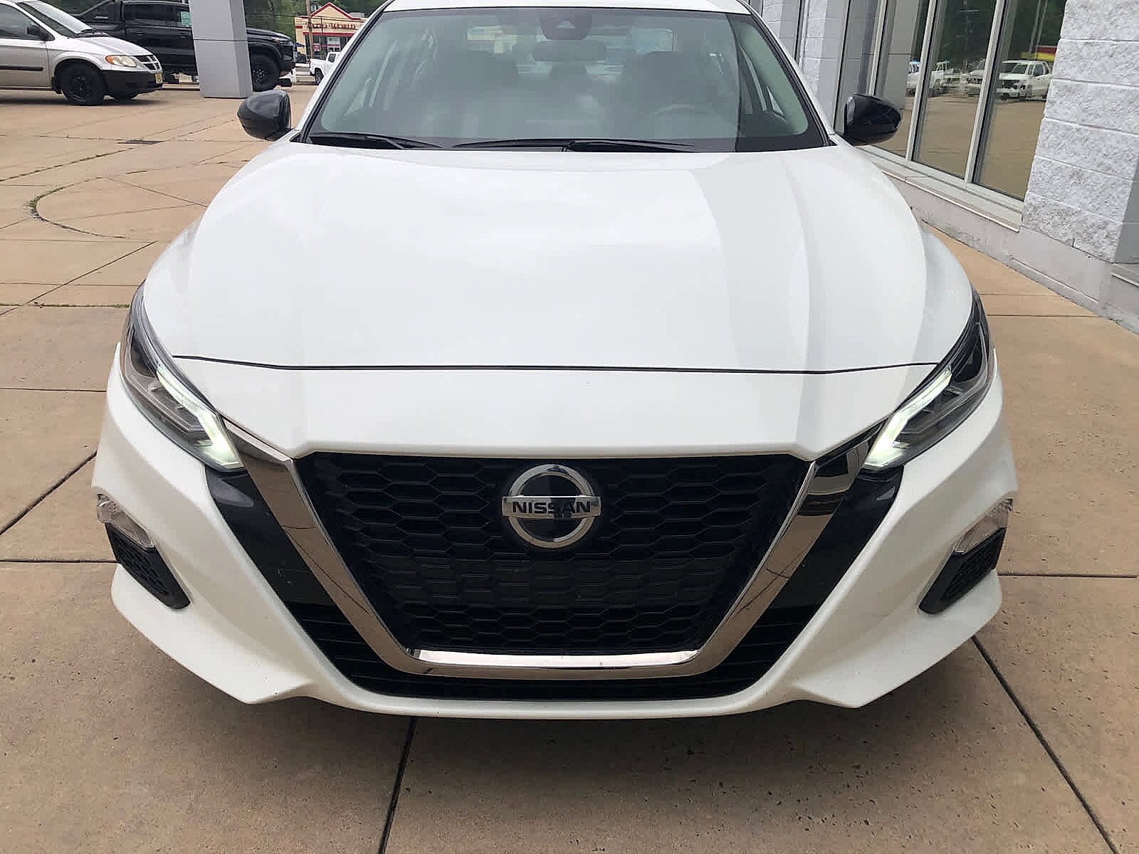 2022 Nissan Altima 2.5 SR photo 2