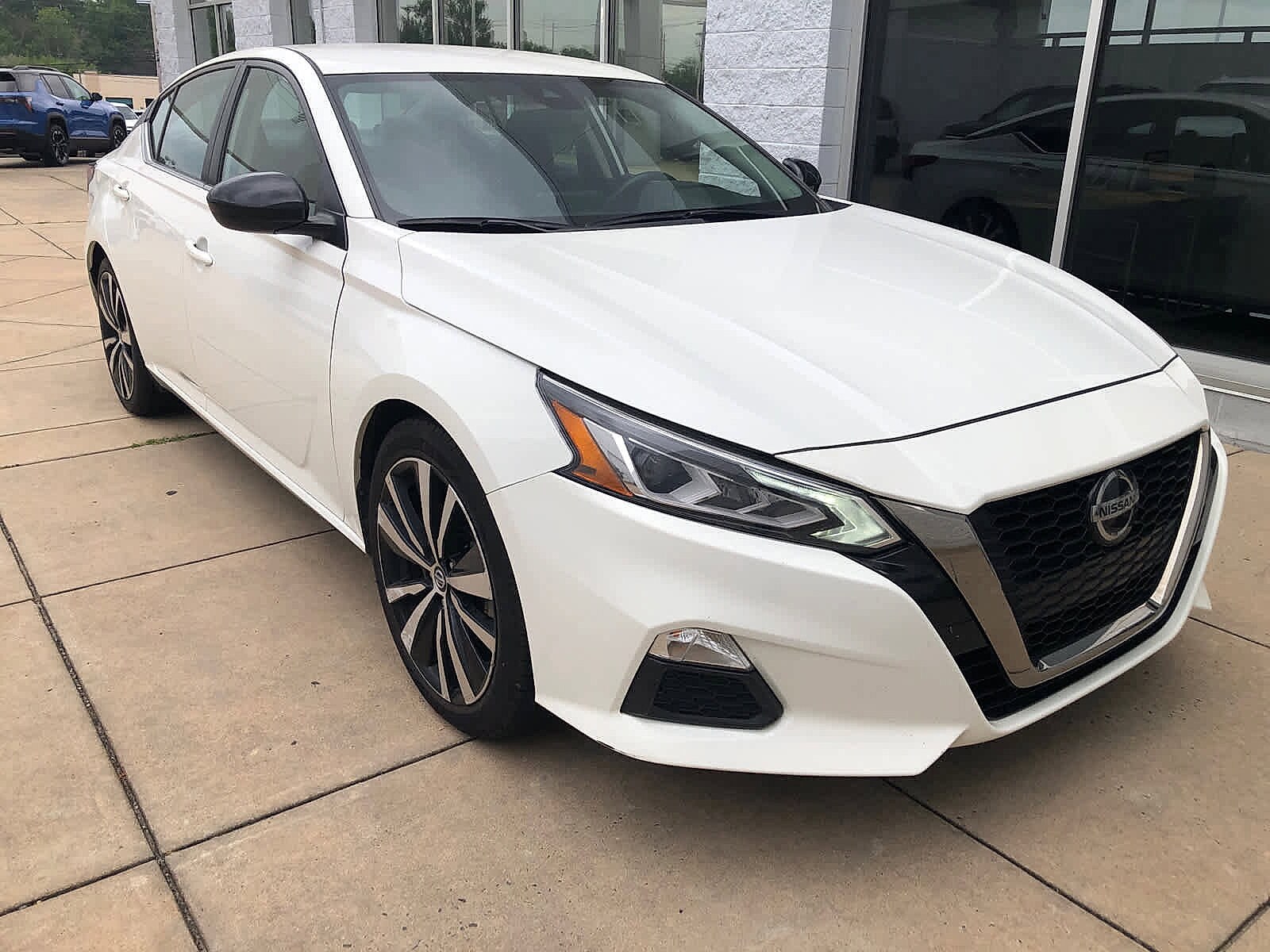 2022 Nissan Altima 2.5 SR photo 3