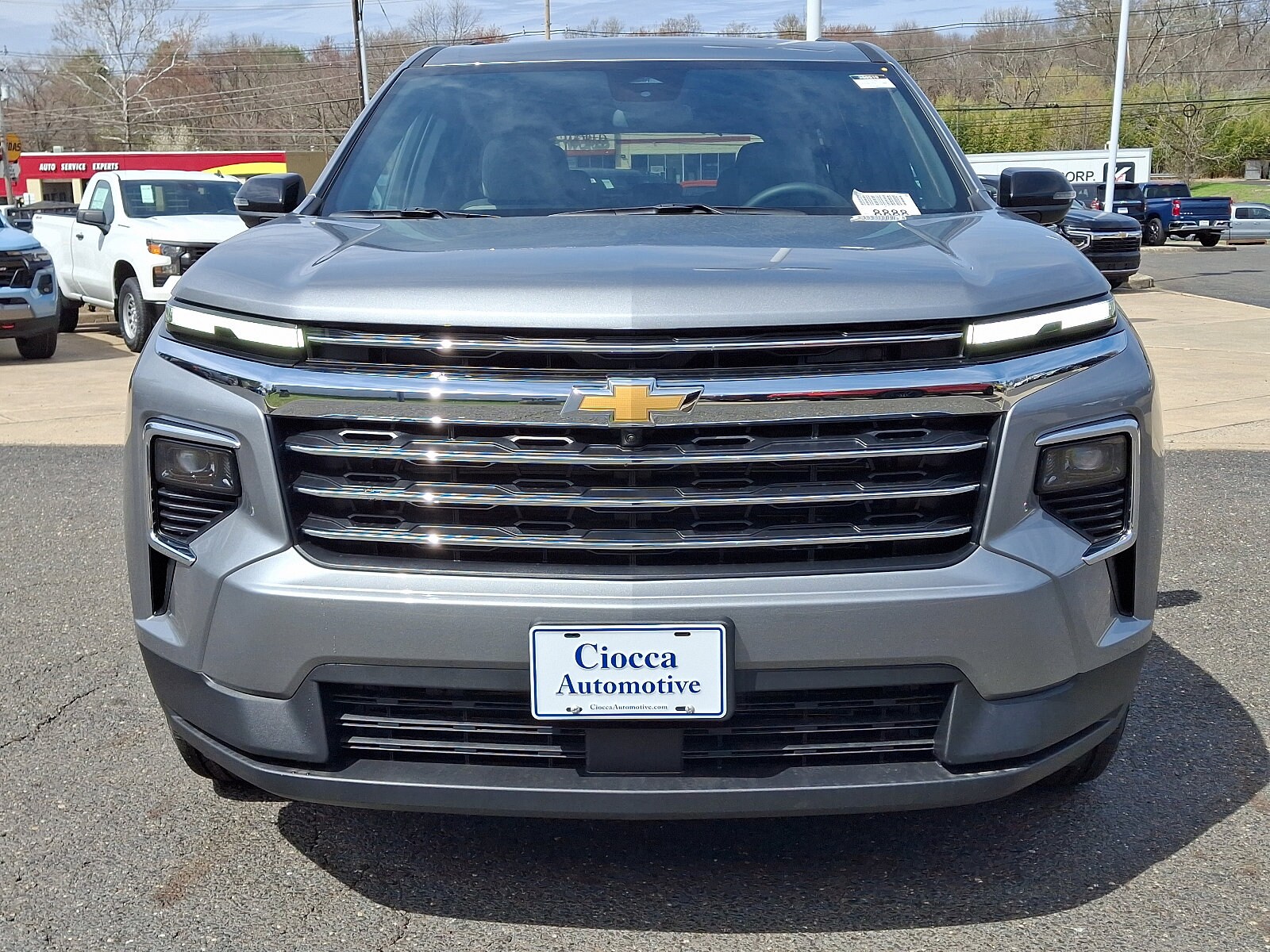 2025 Chevrolet Traverse photo 2