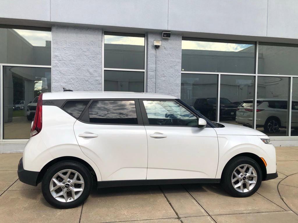 2022 Kia Soul LX photo 3