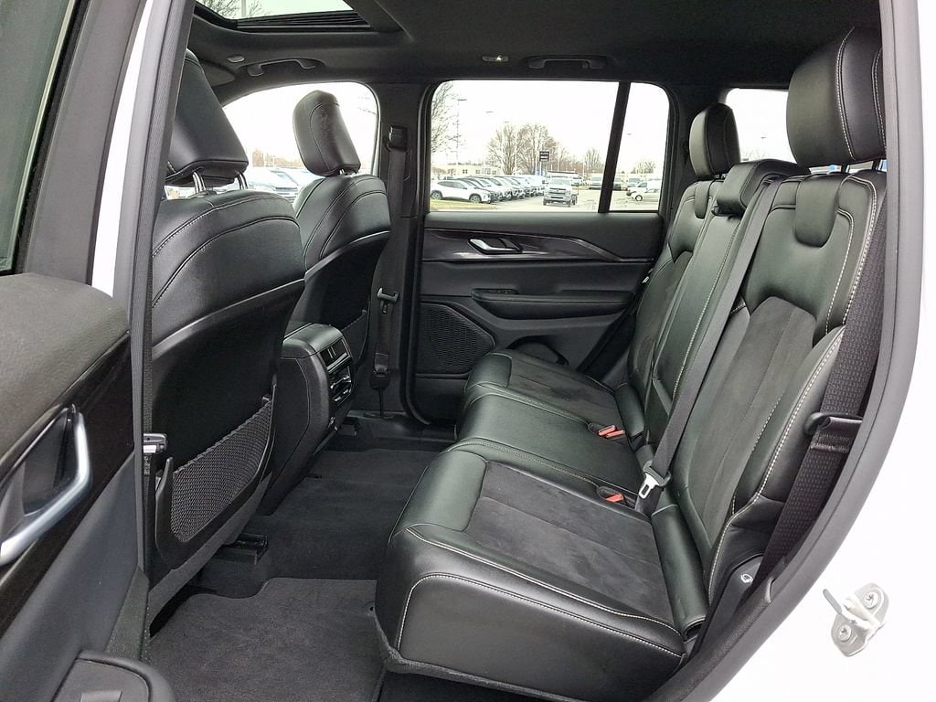 2023 Jeep Grand Cherokee Altitude - Photo 13