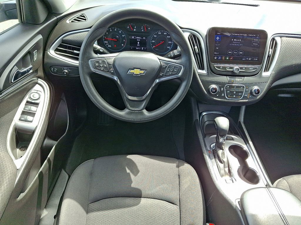 2024 Chevrolet Malibu 1LT photo 2
