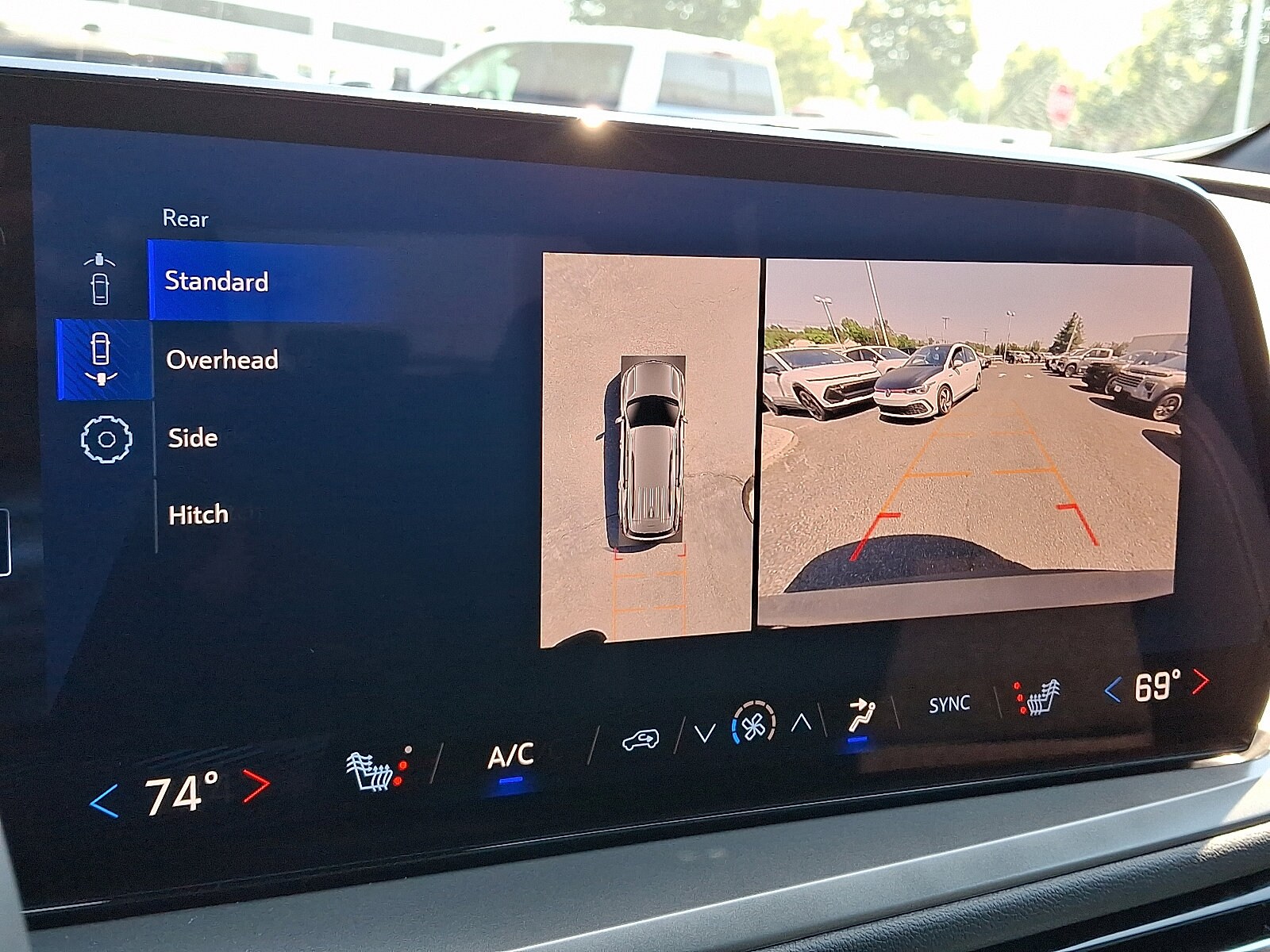 2025 Chevrolet Traverse photo 4