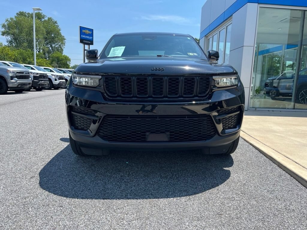 Used 2023 Jeep Grand Cherokee Altitude