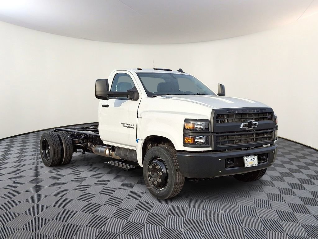2024 Chevrolet Silverado 4500 Medium Duty Chassis Cab Work Truck's photo