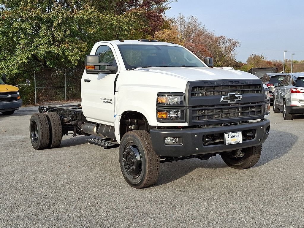 2024 Chevrolet Silverado 4500 Medium Duty Chassis Cab Work Truck's photo