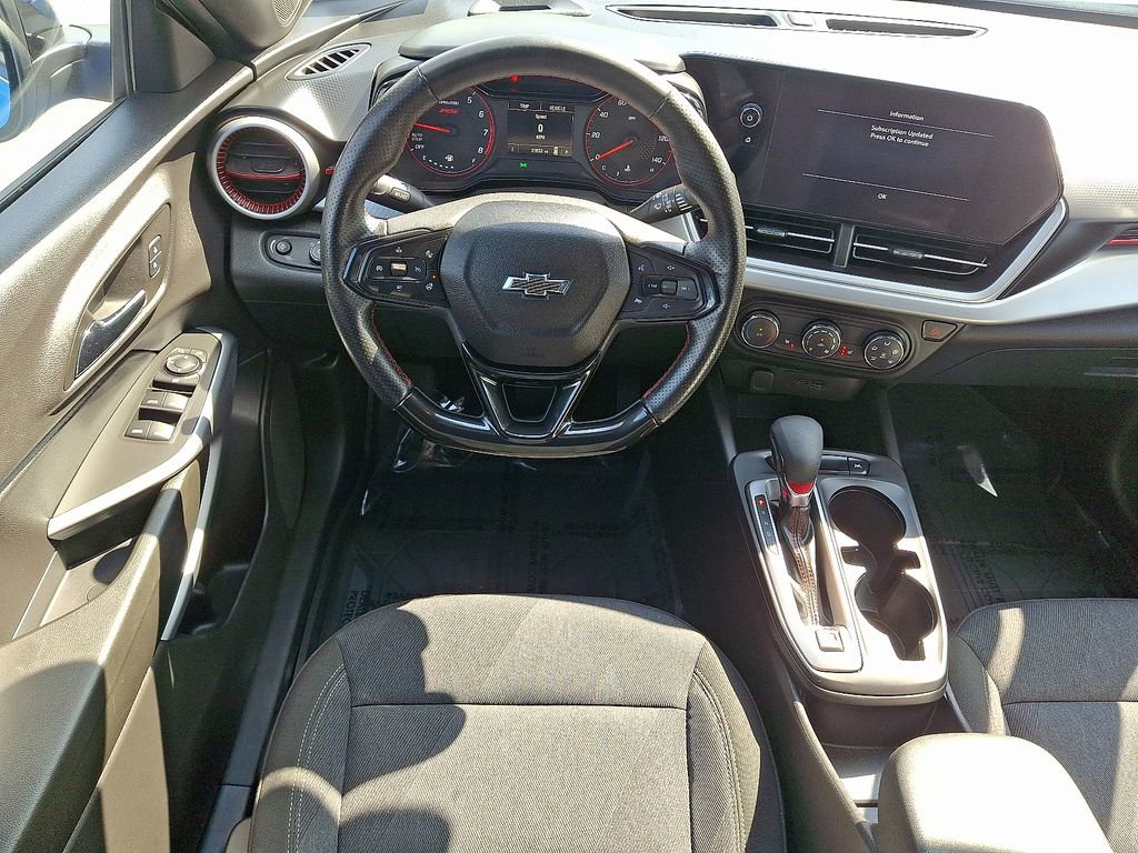 2024 Chevrolet Trax photo 2