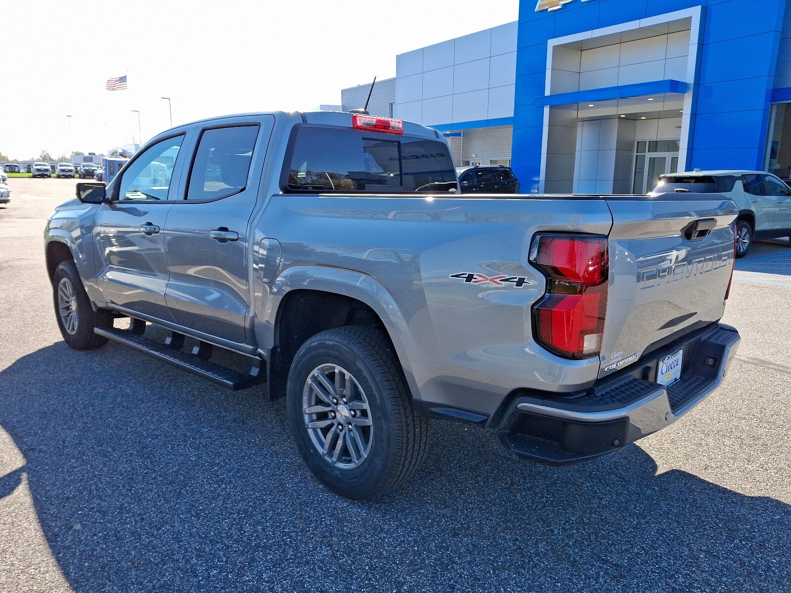 2025 Chevrolet Colorado Work Truck LT photo 3