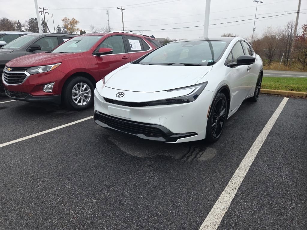 2025 Toyota Prius LE photo 3