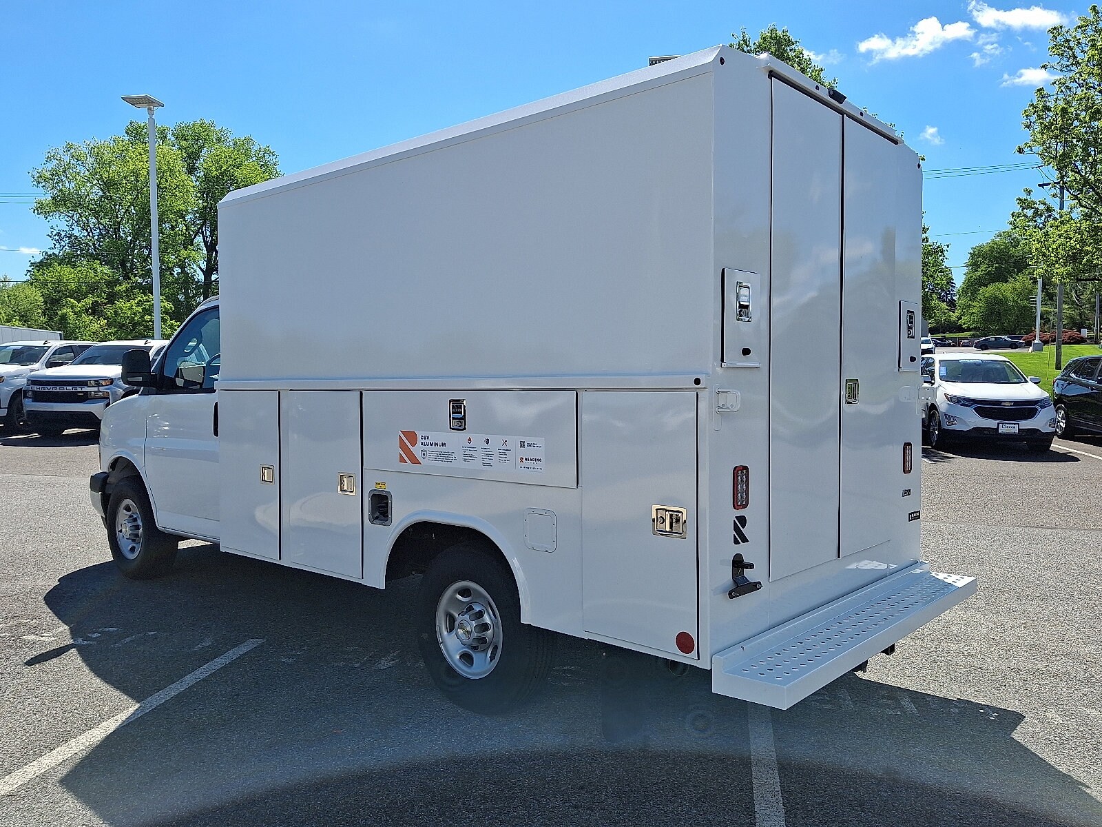2025 Chevrolet Express Cutaway 3500 photo 3