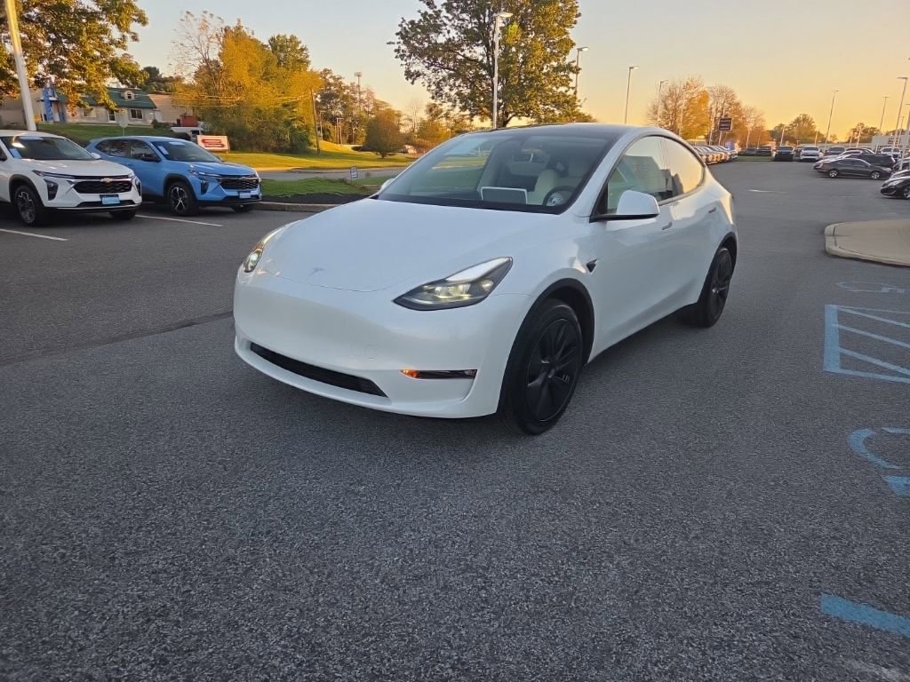 2025 Tesla Model Y Long Range photo 3