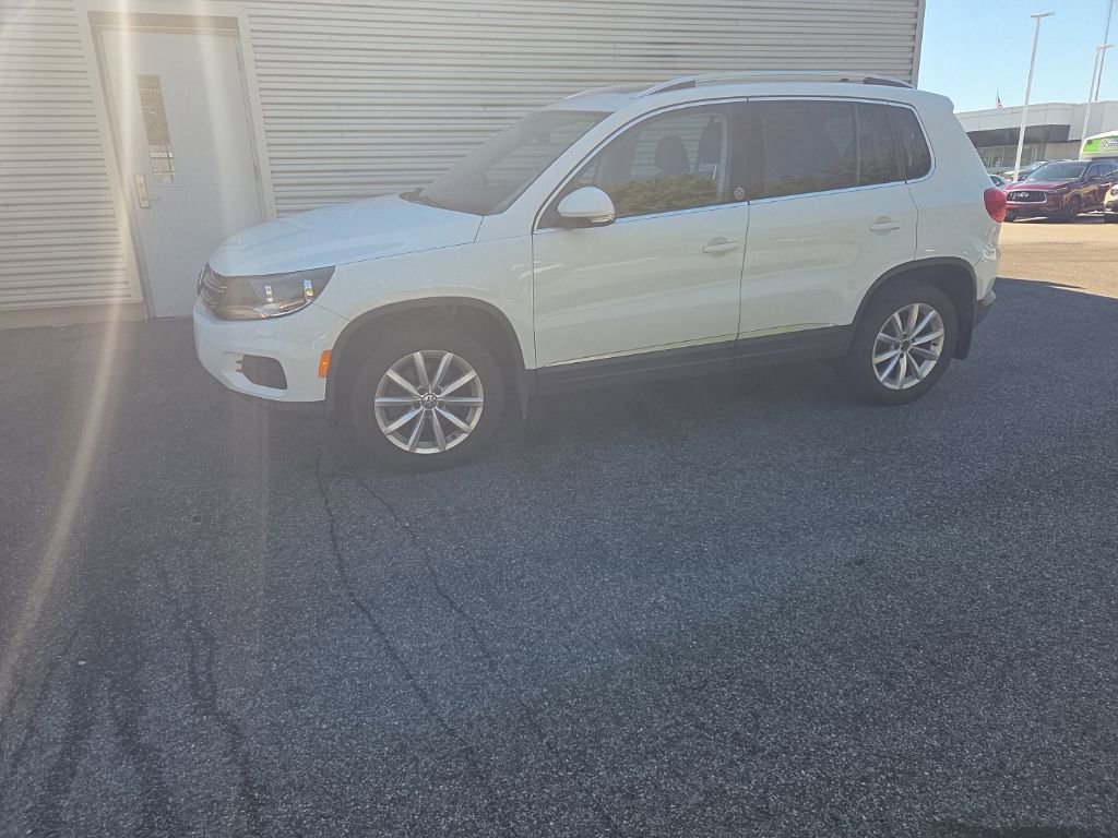 2017 Volkswagen Tiguan Wolfsburg Edition photo 4