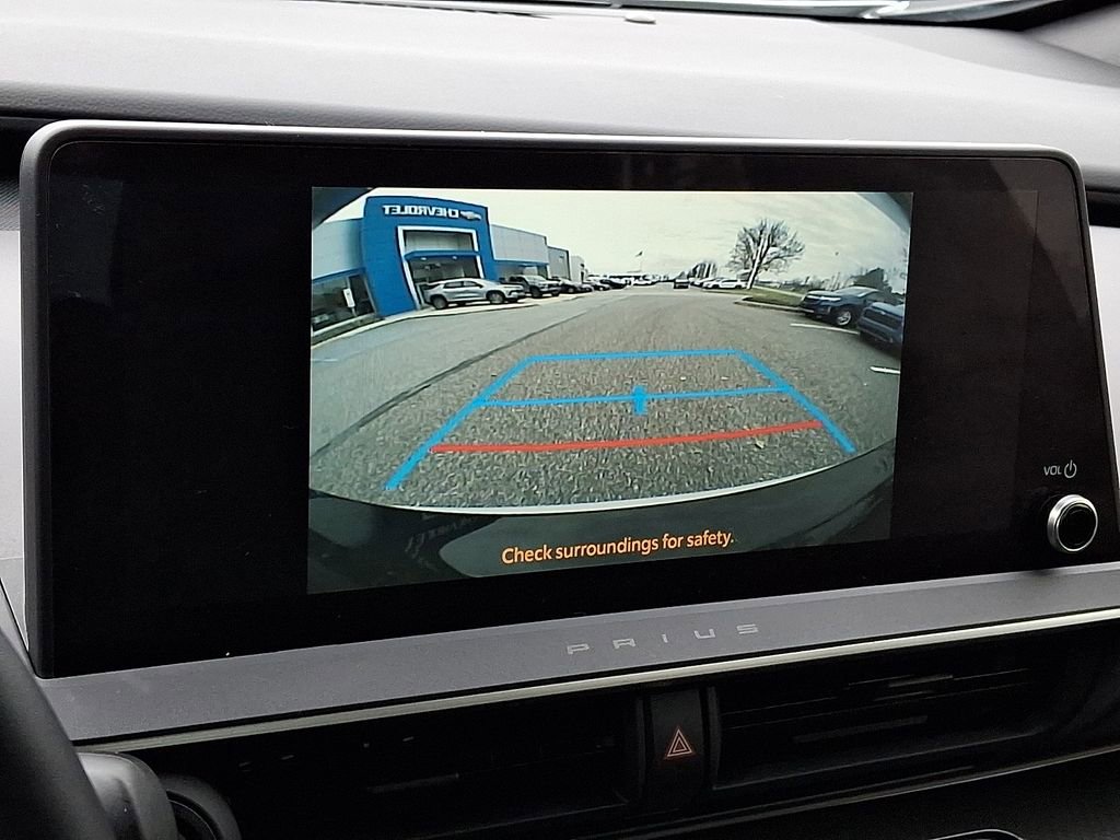 2025 Toyota Prius LE photo 4