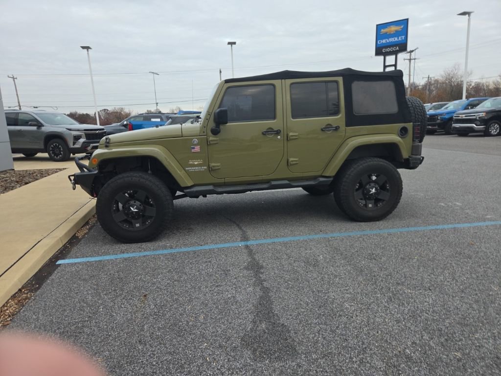 2013 Jeep Wrangler Unlimited Sahara photo 4