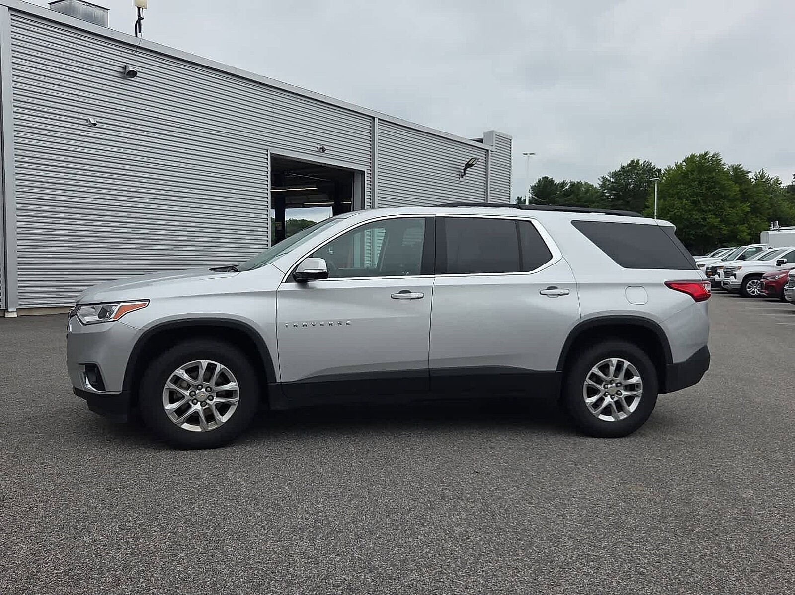 2020 Chevrolet Traverse Cloth photo 2