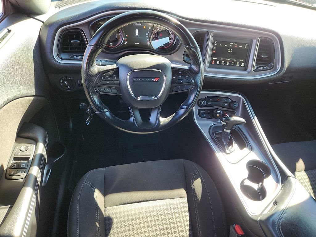 2022 Dodge Challenger SXT photo 2