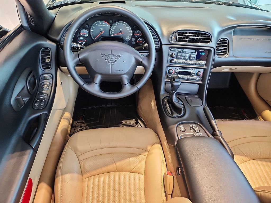 2004 Chevrolet Corvette Base photo 2