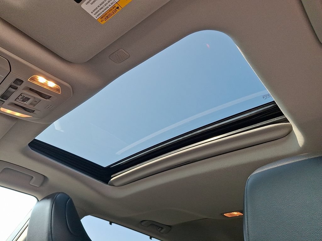 2022 Toyota Highlander XLE - Photo 16