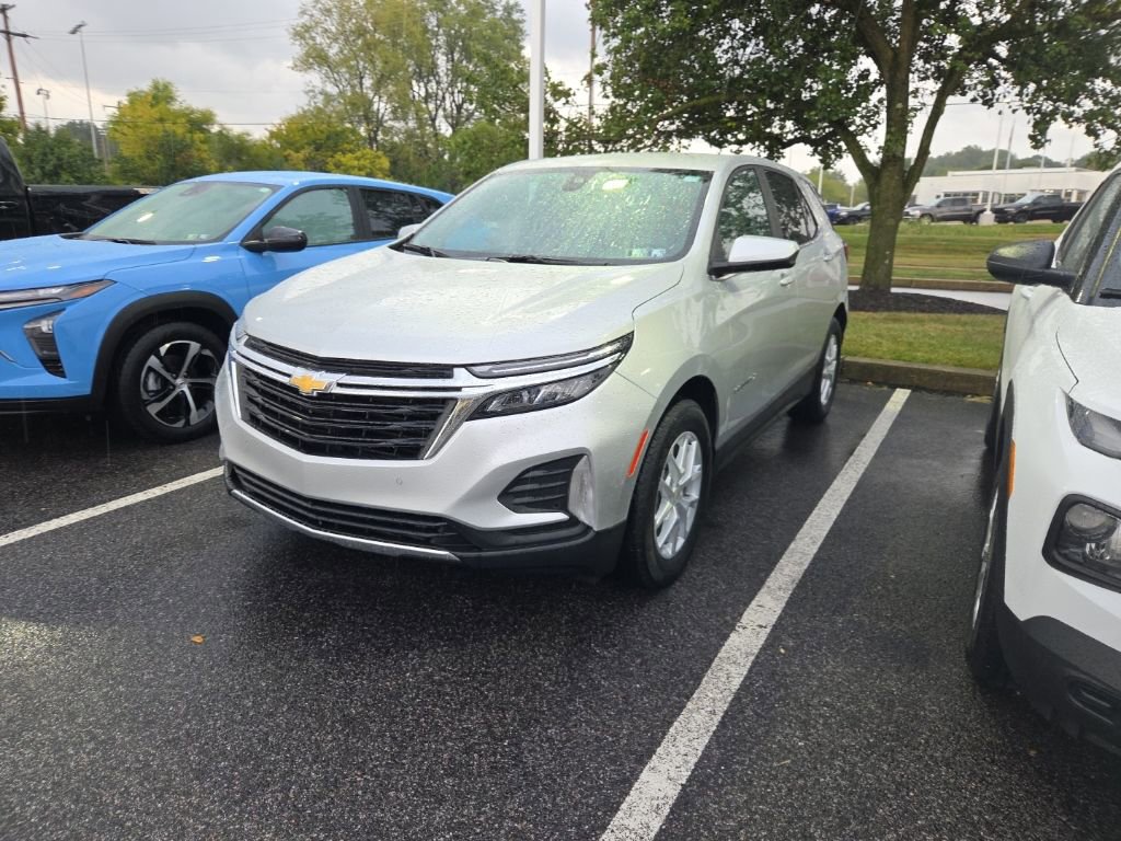 2022 Chevrolet Equinox LT photo 2