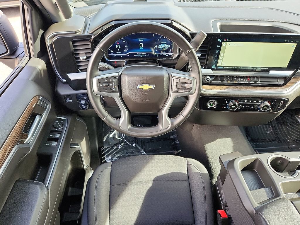 2023 Chevrolet Silverado 1500 LT photo 2
