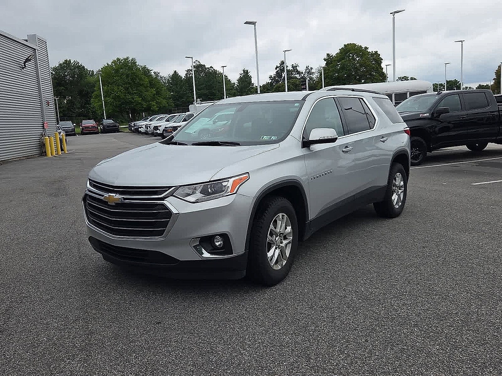2020 Chevrolet Traverse Cloth photo 2