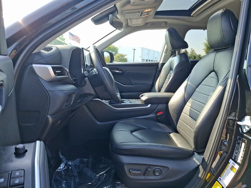 2022 Toyota Highlander XLE - Photo 15