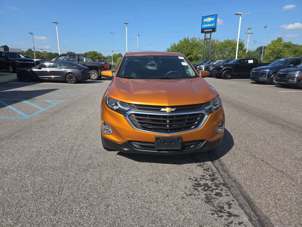 2018 Chevrolet Equinox LT photo 2