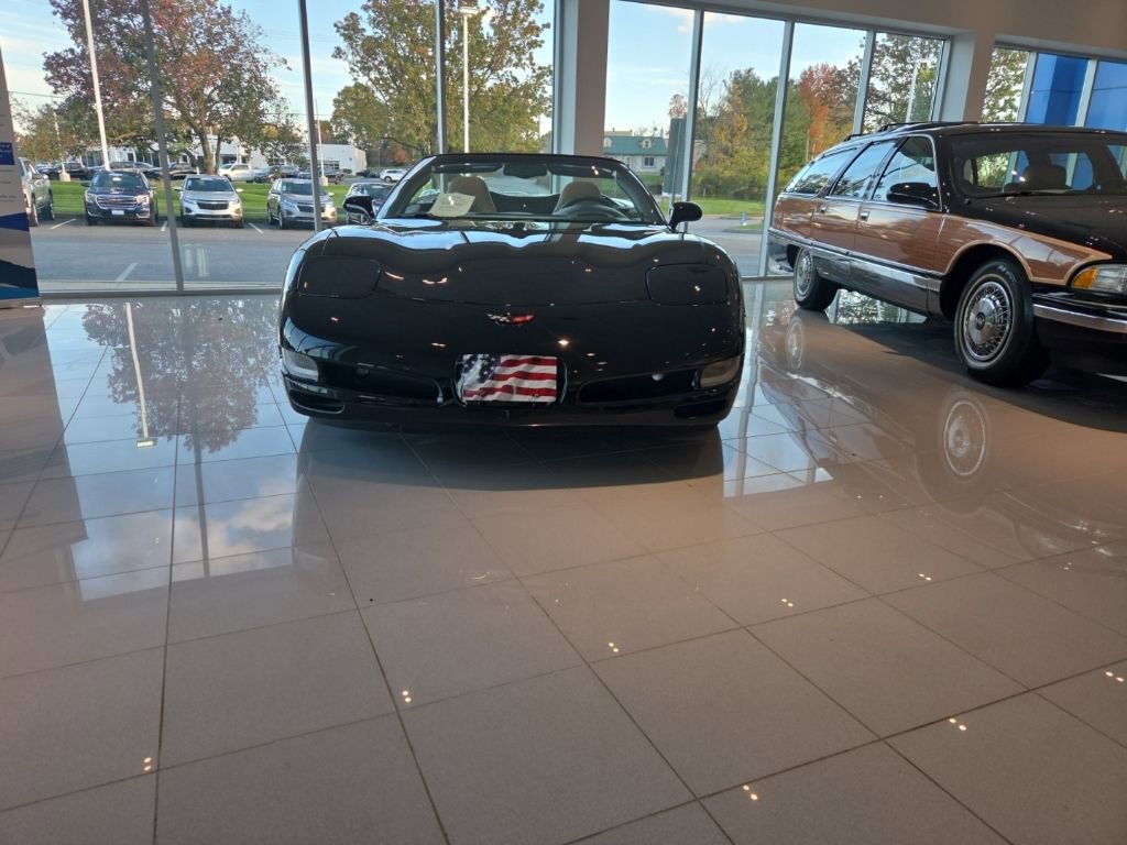 2004 Chevrolet Corvette Base photo 2