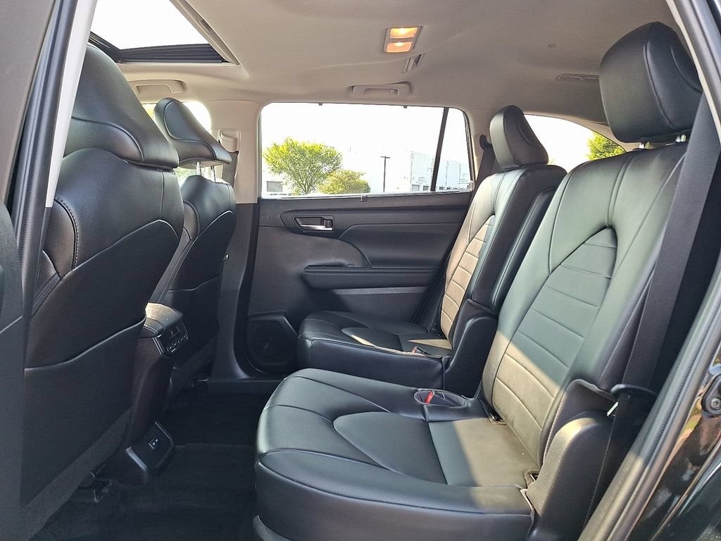 2022 Toyota Highlander XLE - Photo 13