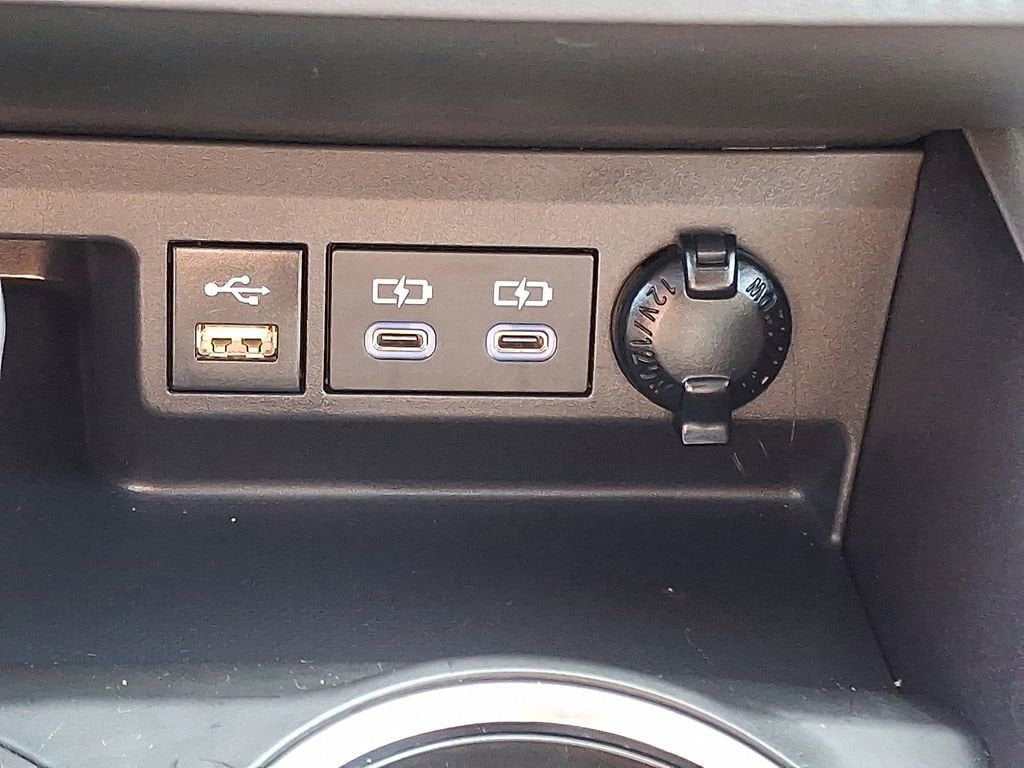 2022 Toyota Highlander XLE - Photo 25