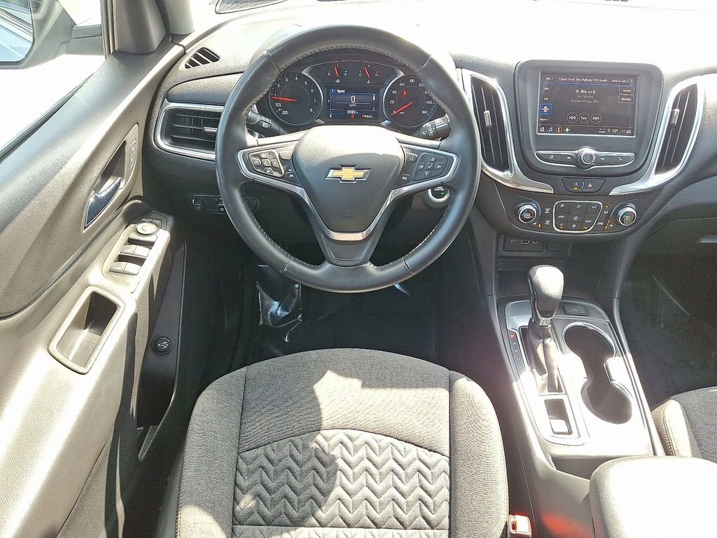 2022 Chevrolet Equinox LT photo 2