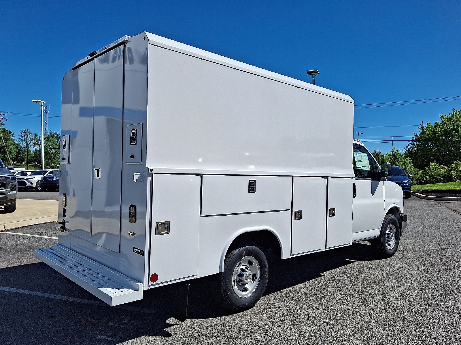 2025 Chevrolet Express Cutaway 3500 photo 4