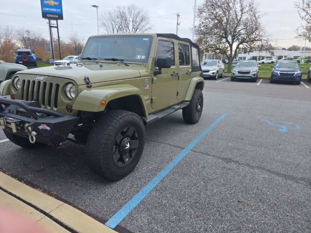 2013 Jeep Wrangler Unlimited Sahara photo 3