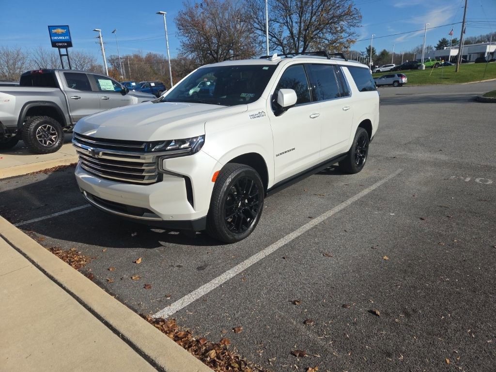 2023 Chevrolet Suburban High Country photo 2