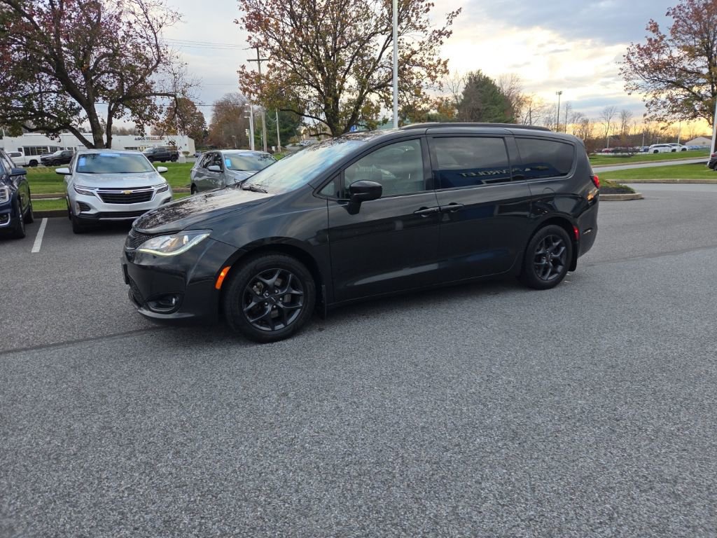 2018 Chrysler Pacifica Touring L photo 3