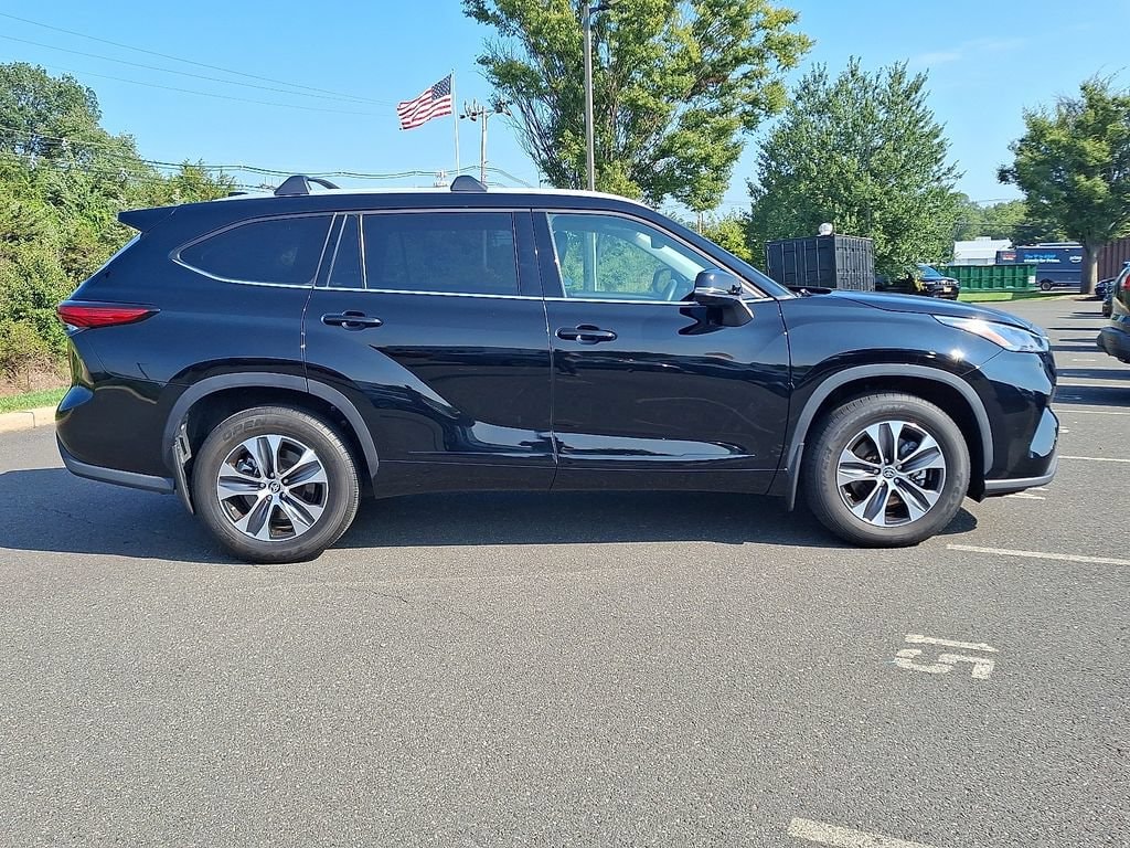 2022 Toyota Highlander XLE - Photo 10