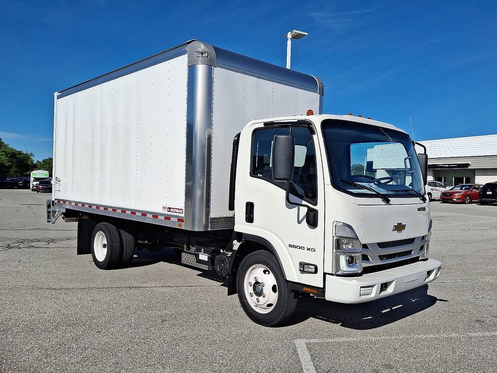2025 Chevrolet Low Cab Forward 5500 XG NA Truck's photo